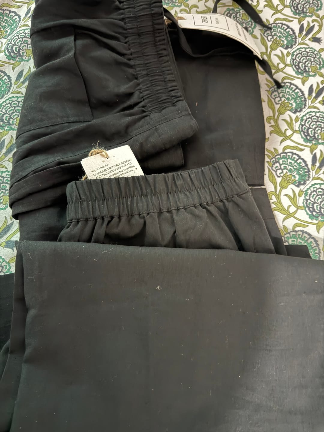 Customer photo review of Women Black Airy Linen Wide Leg Pant