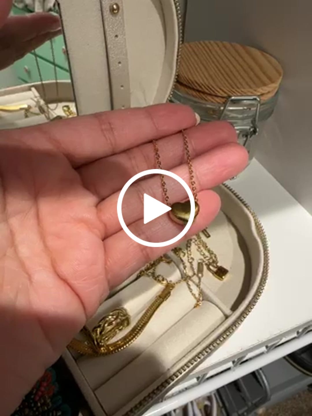 Customer video review of Riley Heart Necklace (Bundle)