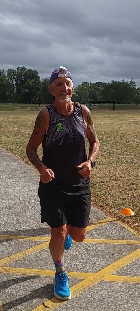 Customer photo review of Mens Black Run Singlet