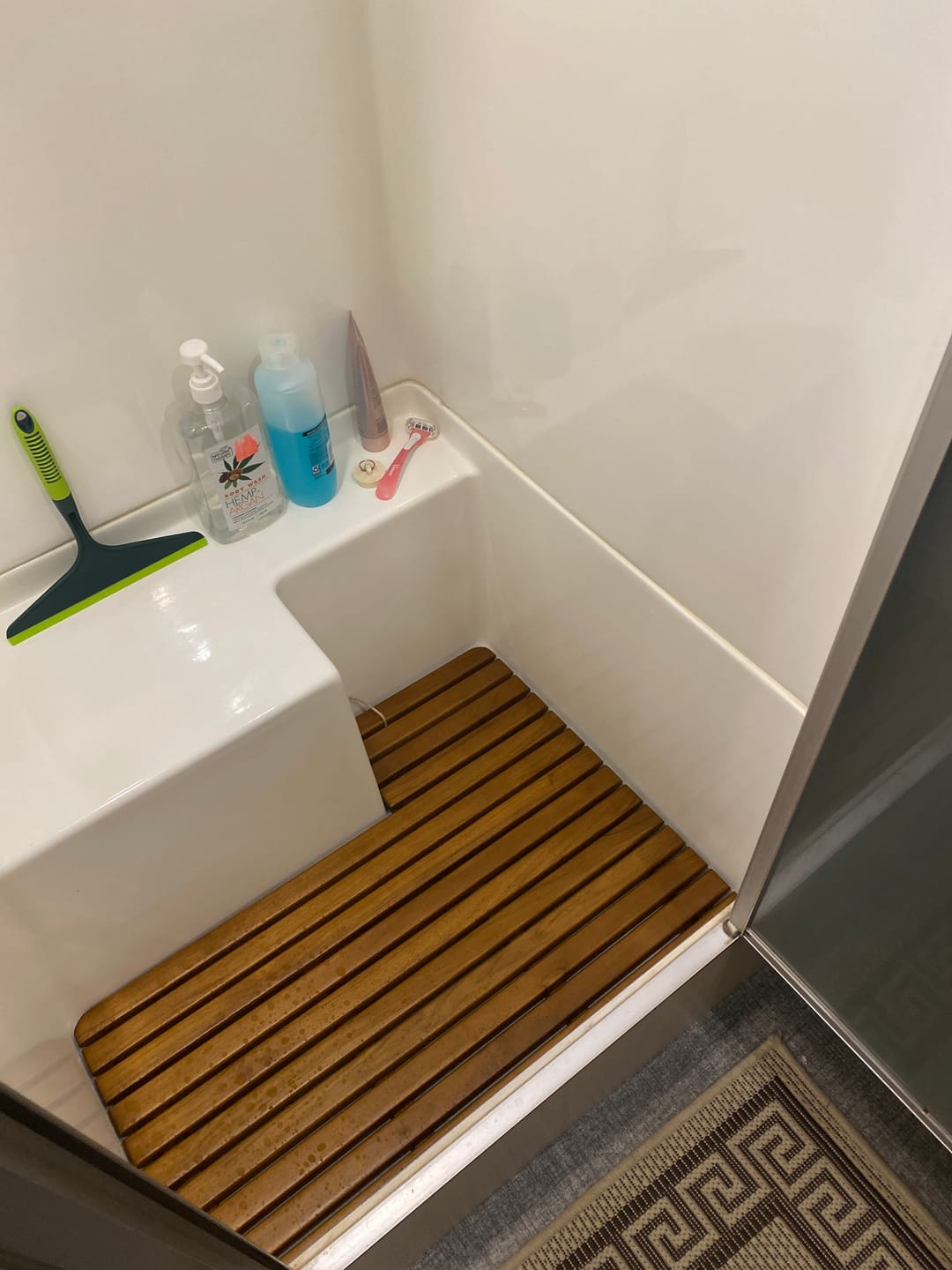 Customer photo review of 25FB / 27FB / 30RB L-shape Airstream Teak Shower Mat