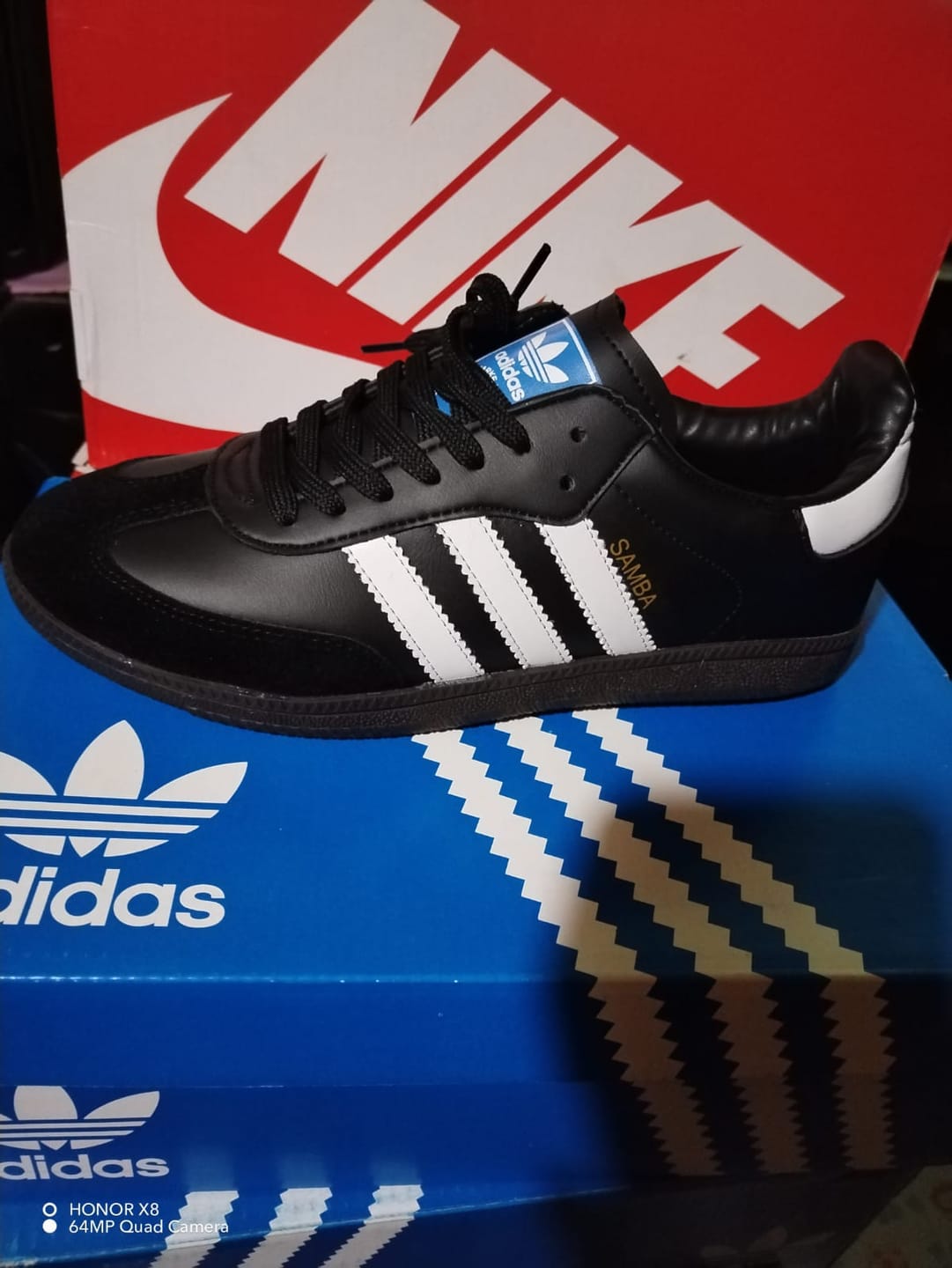 Customer photo review of Tenis Samba Negro Blanco