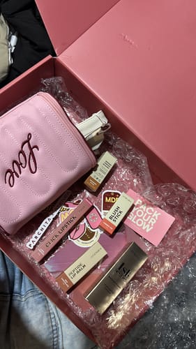 Customer photo review of COSMETIQUERA PACK YOUR GLOW
