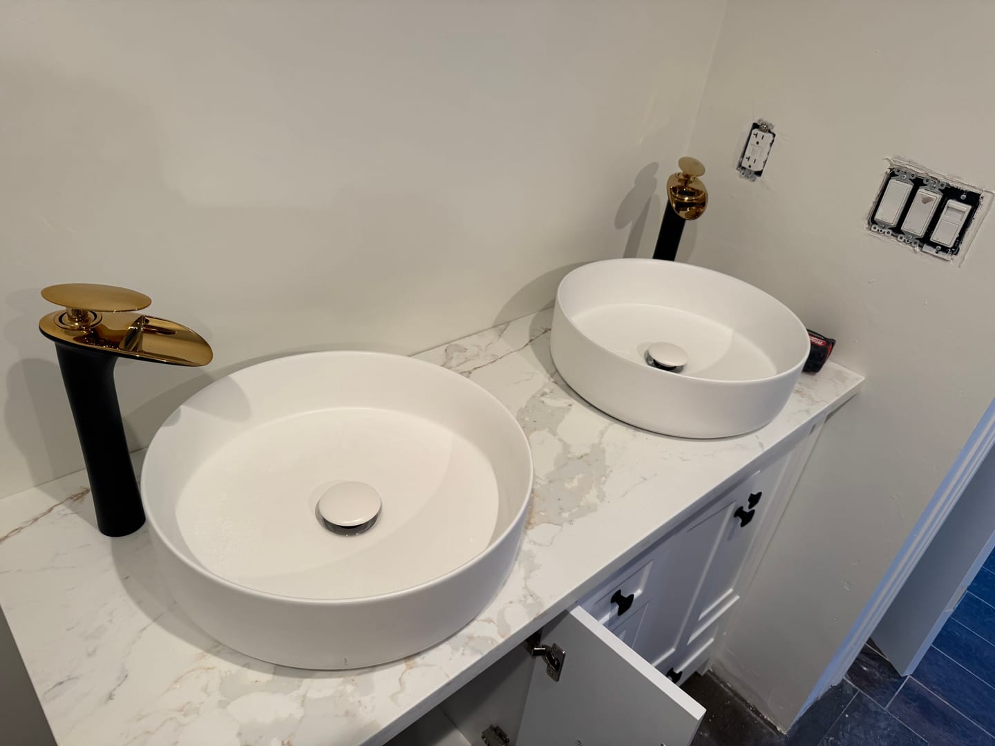 Customer photo review of Dunkel Bathroom Waterfall Faucet Single Hole Single handle