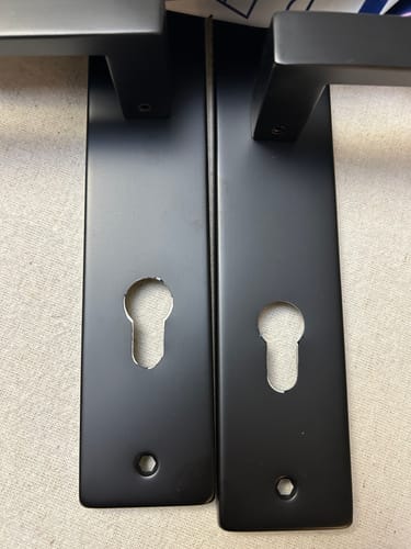 Customer photo review of Manilla con placa modelo 8003 de acero inoxidable acabado negro con bocallave 85