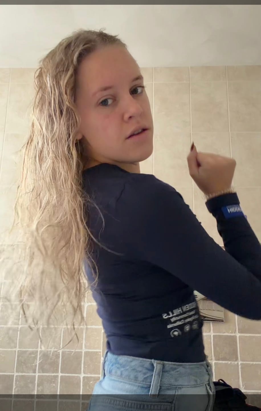 Customer photo review of LABEL LONGSLEEVE TOP NAVY