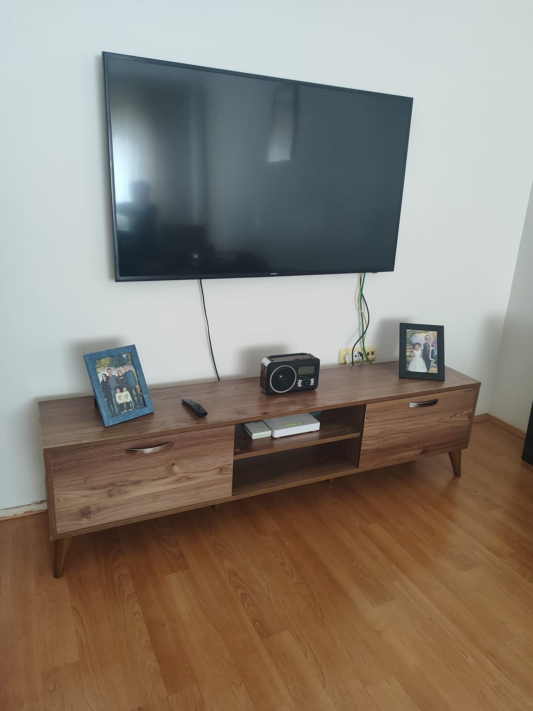 Customer photo review of Rani A9 Tv Ünitesi Modern Ayaklı Tv Sehpası 180 cm Minyatür Ceviz