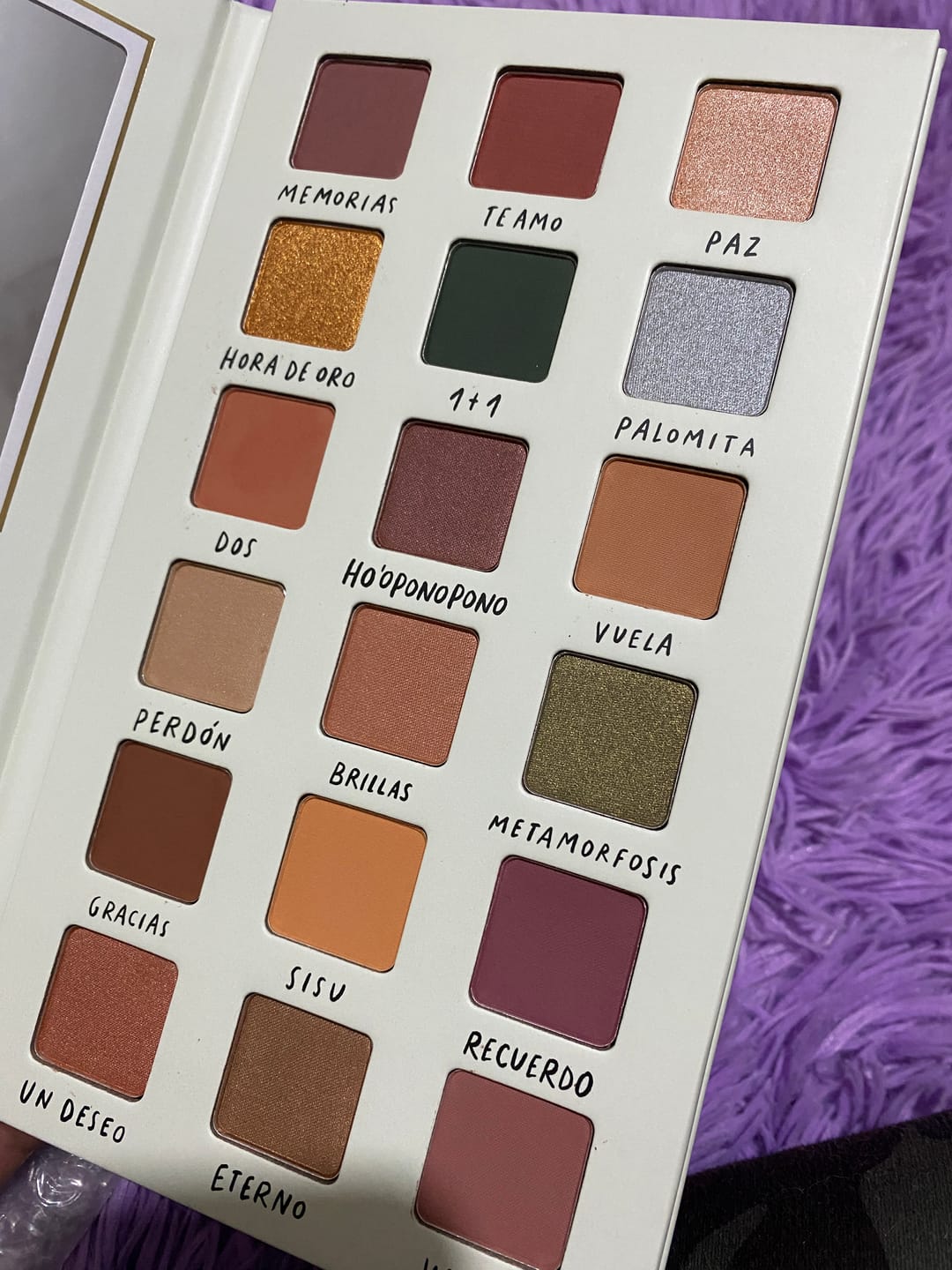 Customer photo review of YUYA Set de sombras 18 colores - "METAMORFOSIS"