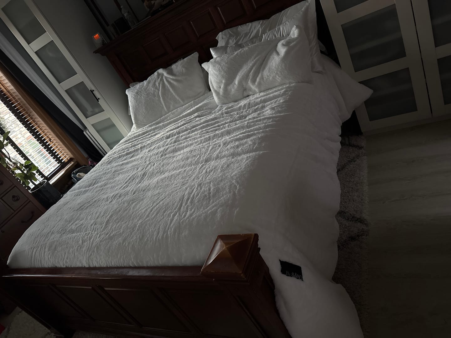 Customer photo review of CYRA Long Velvet Bedding Set