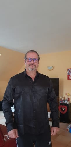 Customer photo review of Chemise à manches longues en satin brillant noir à motif jacquard floral pour homme