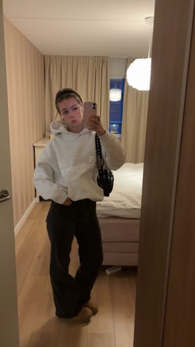 Customer photo review of GATED COMMUNITY HOODIE LIGHT GREY