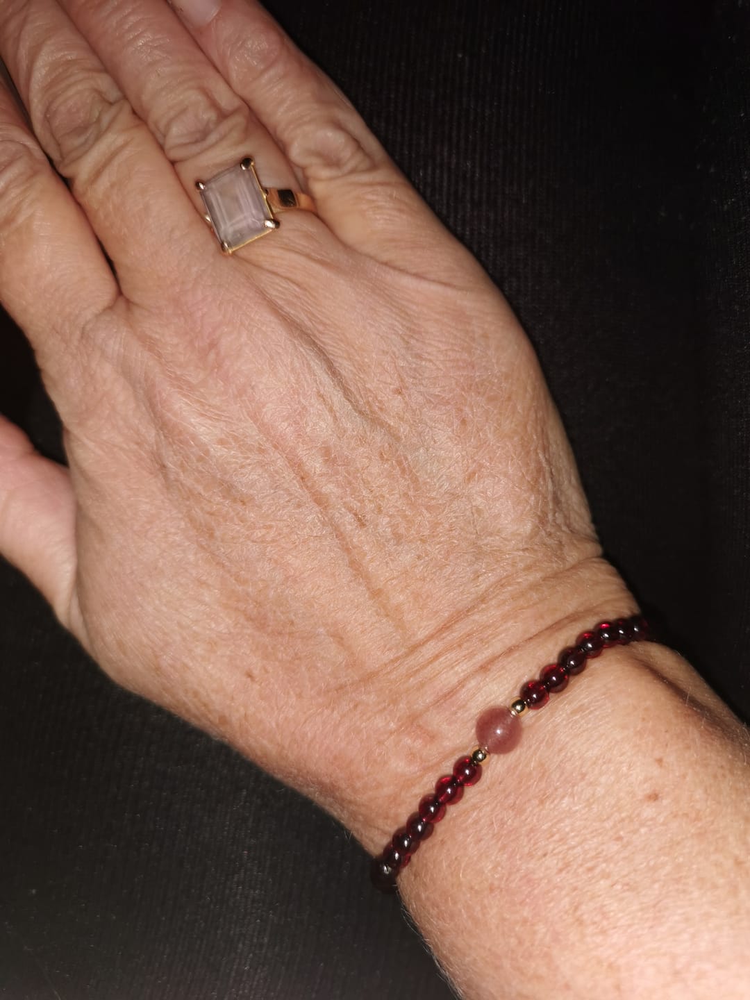 Customer photo review of Rubin Armband - Perlen geschliffen