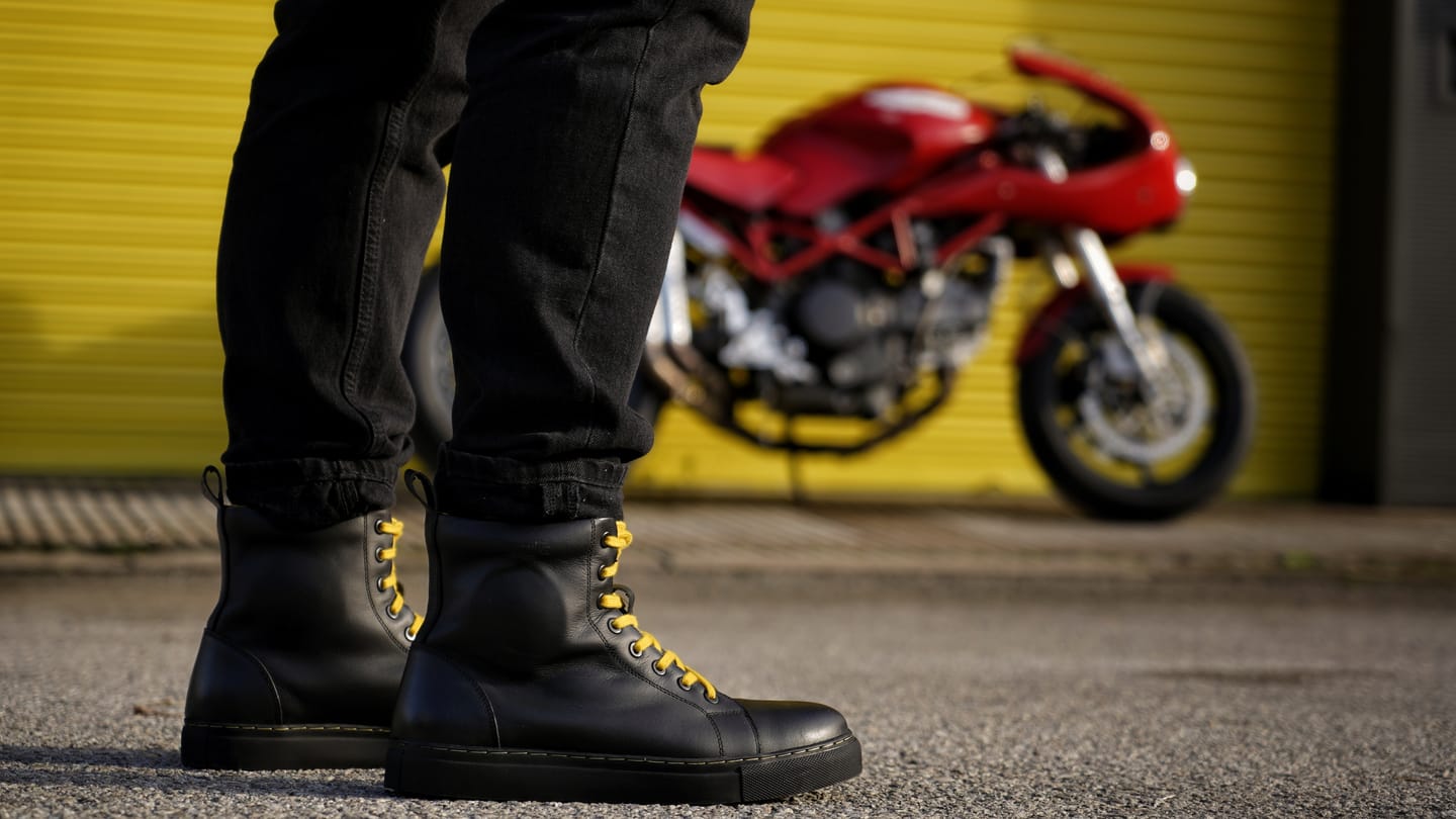 Customer photo review of esc: men's riding sneakers black