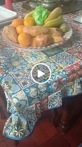 Customer video review of Tovaglia plastificata 150x150 quadrata 4 posti lavabile Maiolica