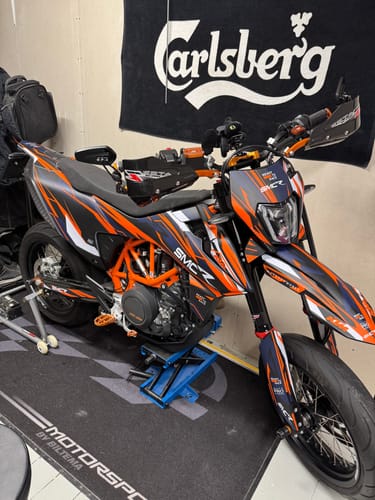 Customer photo review of KTM 690 SMC-R GRAPHICS - "Ripple" (Orange)