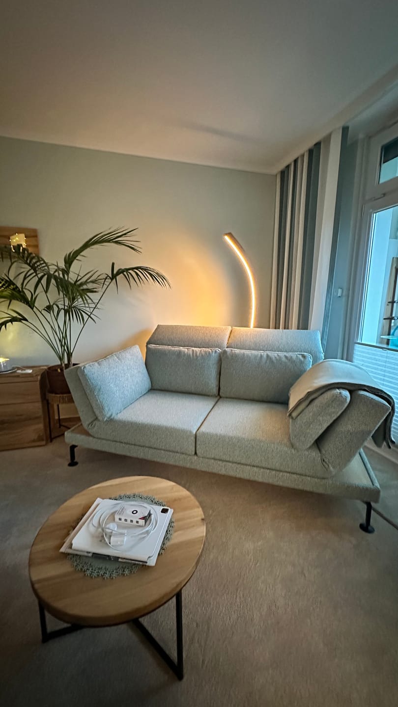 Customer photo review of Designer Stehlampe aus Massivholz, LED-Leuchte doppelt geschwungen - Fulgor