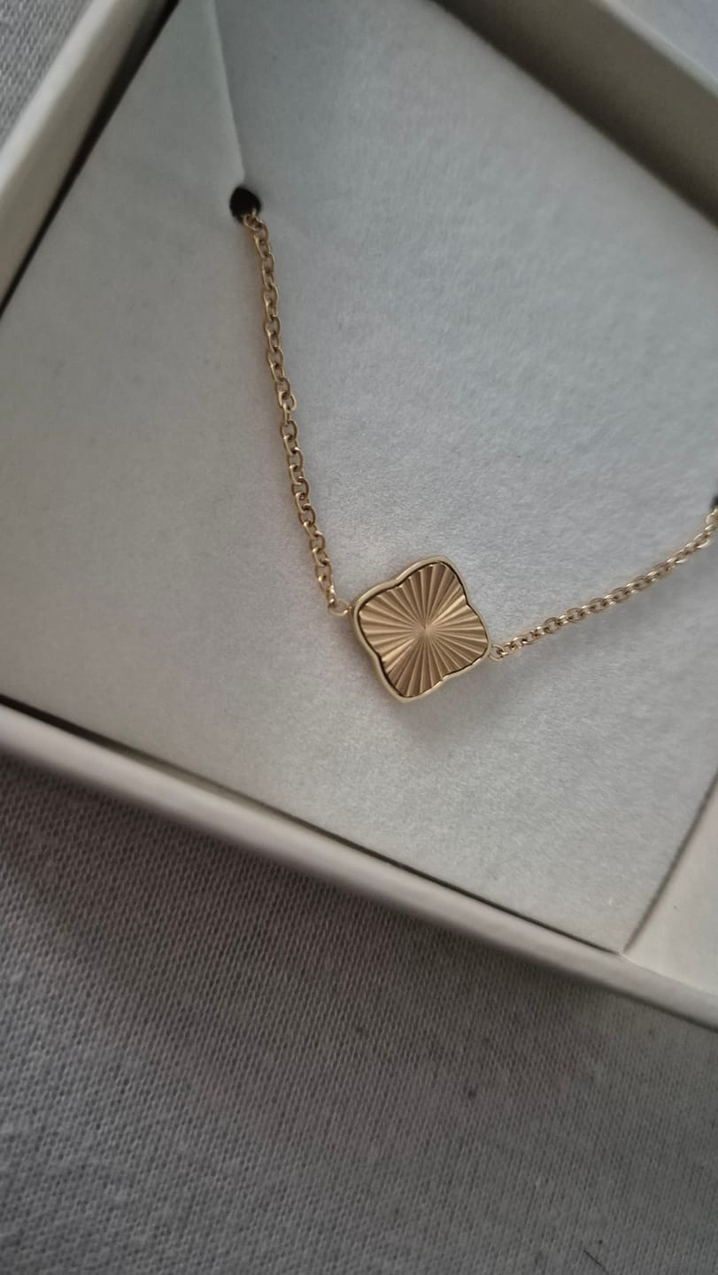 Customer photo review of Flora Gold Bracelet