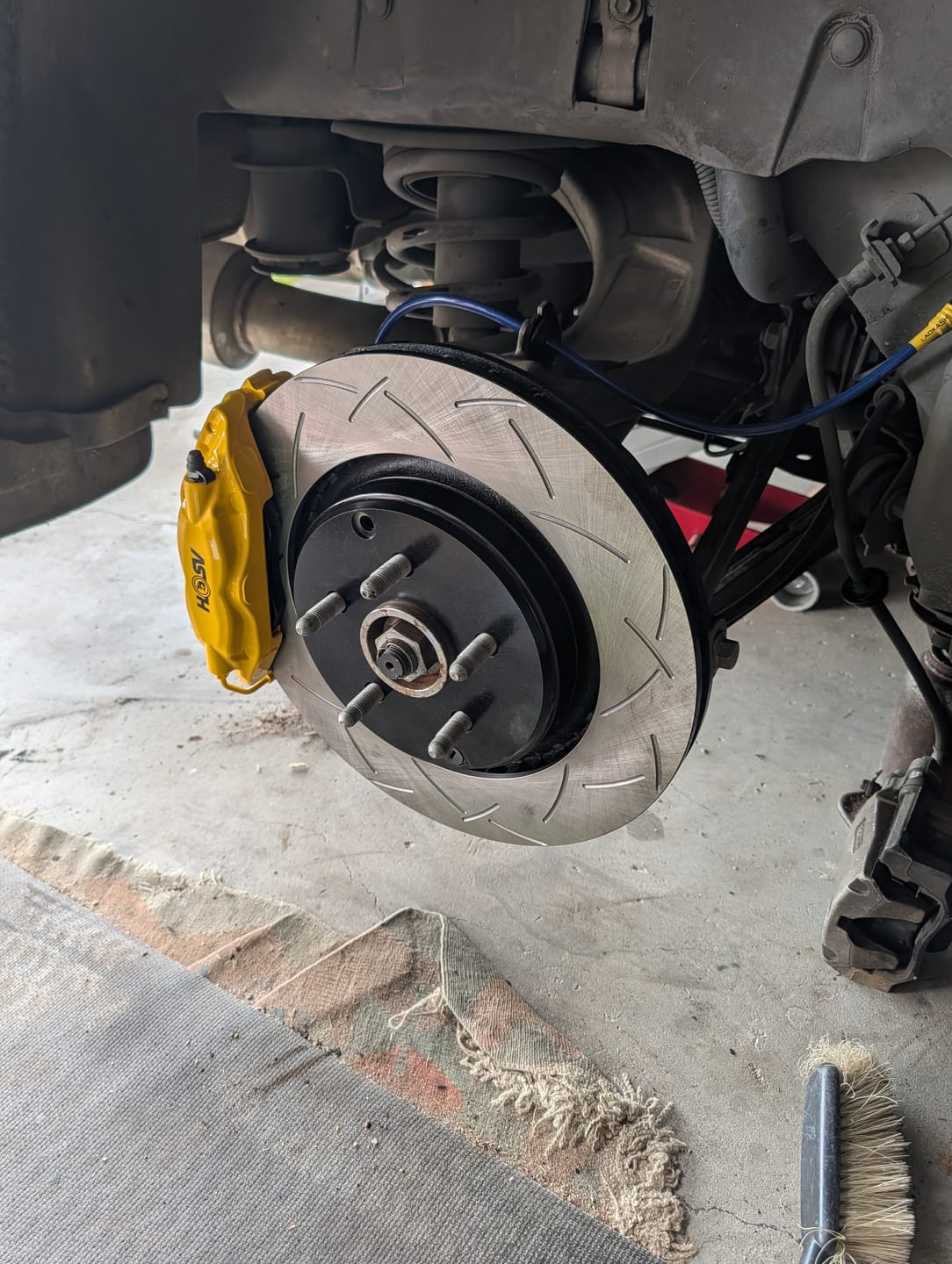 Customer photo review of VE-VF Redline SS 4POTS Rear Calipers compelete kit - with Rotors
