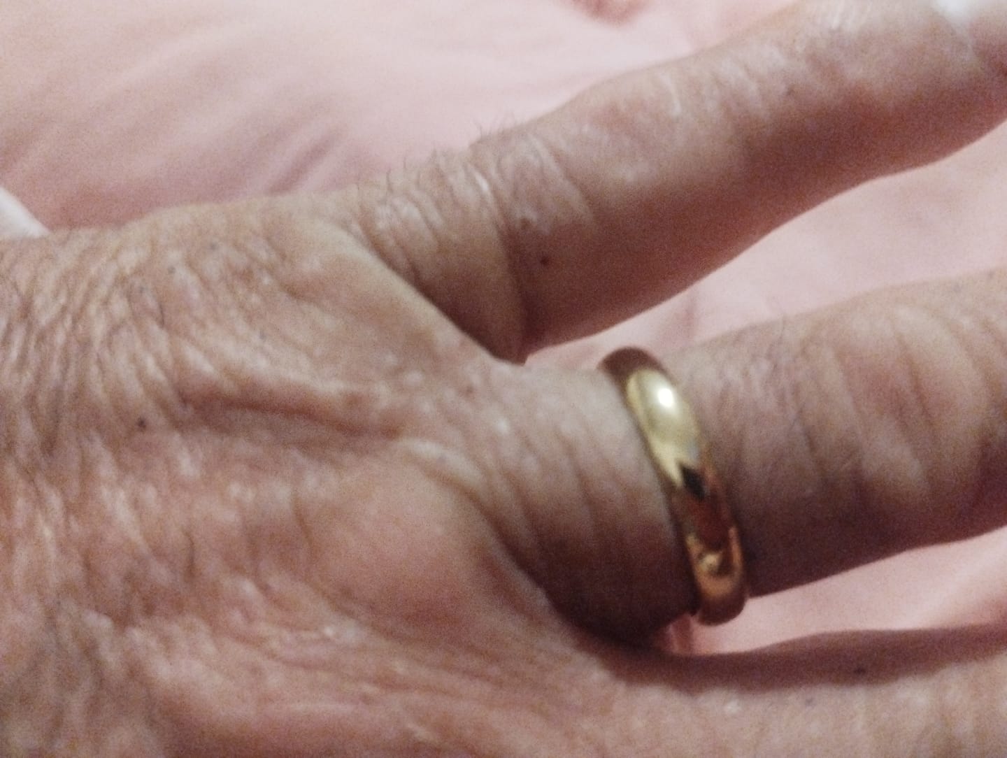Customer photo review of Aliança Anatômica Banhado em Ouro 18K