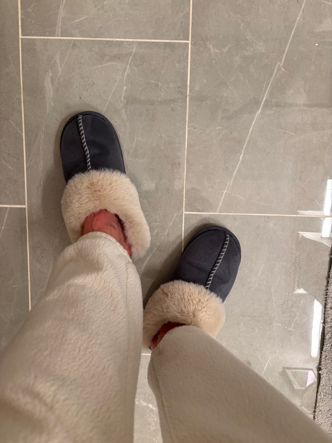 Customer photo review of Nordic Comfy Slippers