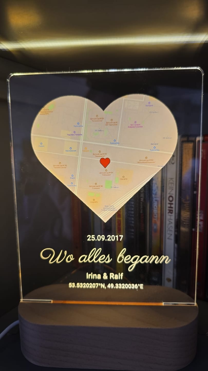 Customer photo review of Wo alles begann - Personalisiertes Nachtlicht mit LED-Holzfuß (14x20)