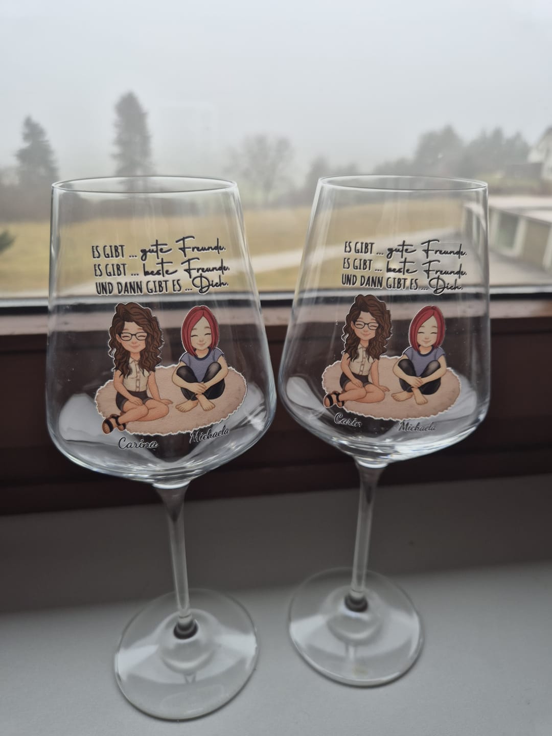 Customer photo review of Auf uns - Personalisiertes Weinglas für beste Freundinnen