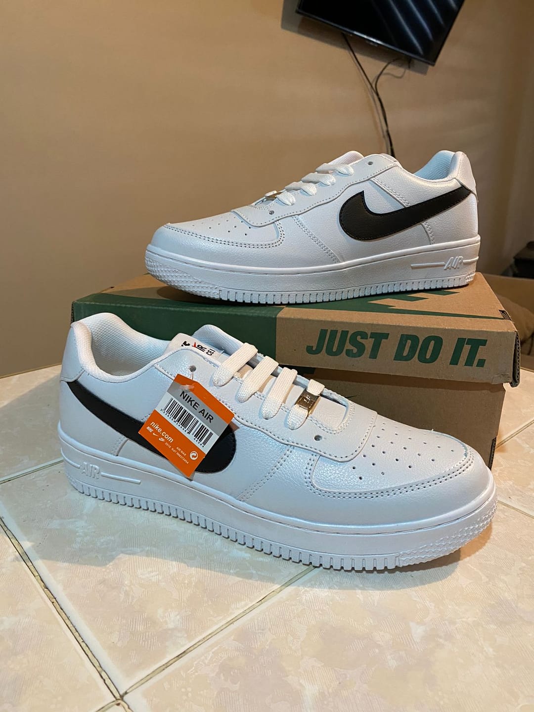 Customer photo review of Tenis 270 Blanco Negro