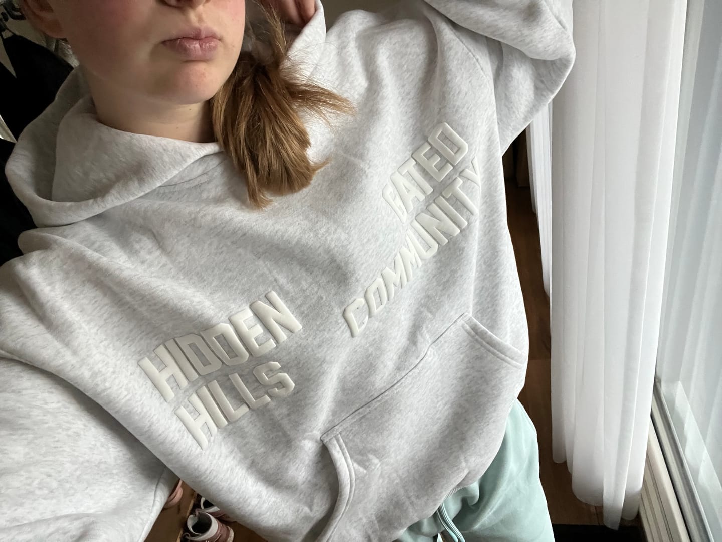 Customer photo review of GATED COMMUNITY HOODIE LIGHT GREY