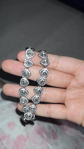 Customer photo review of COLLAR SWAROVSKI TENIS CORAZONES BLANCOS ARIANA GRANDE + KIT DE REGALO