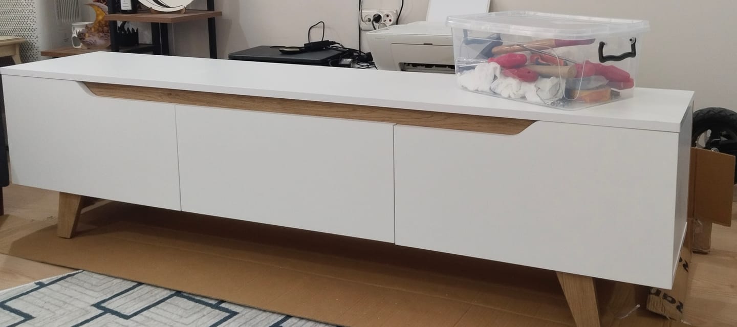 Customer photo review of Rani D1 Tv Ünitesi Modern Ayaklı Tv Sehpası 180 cm  Beyaz - Sepet Ceviz