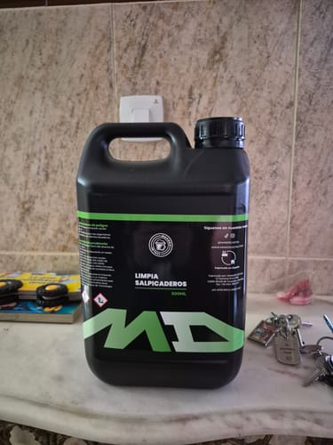 Customer photo review of Limpia Salpicaderos 0% siliconas 5L