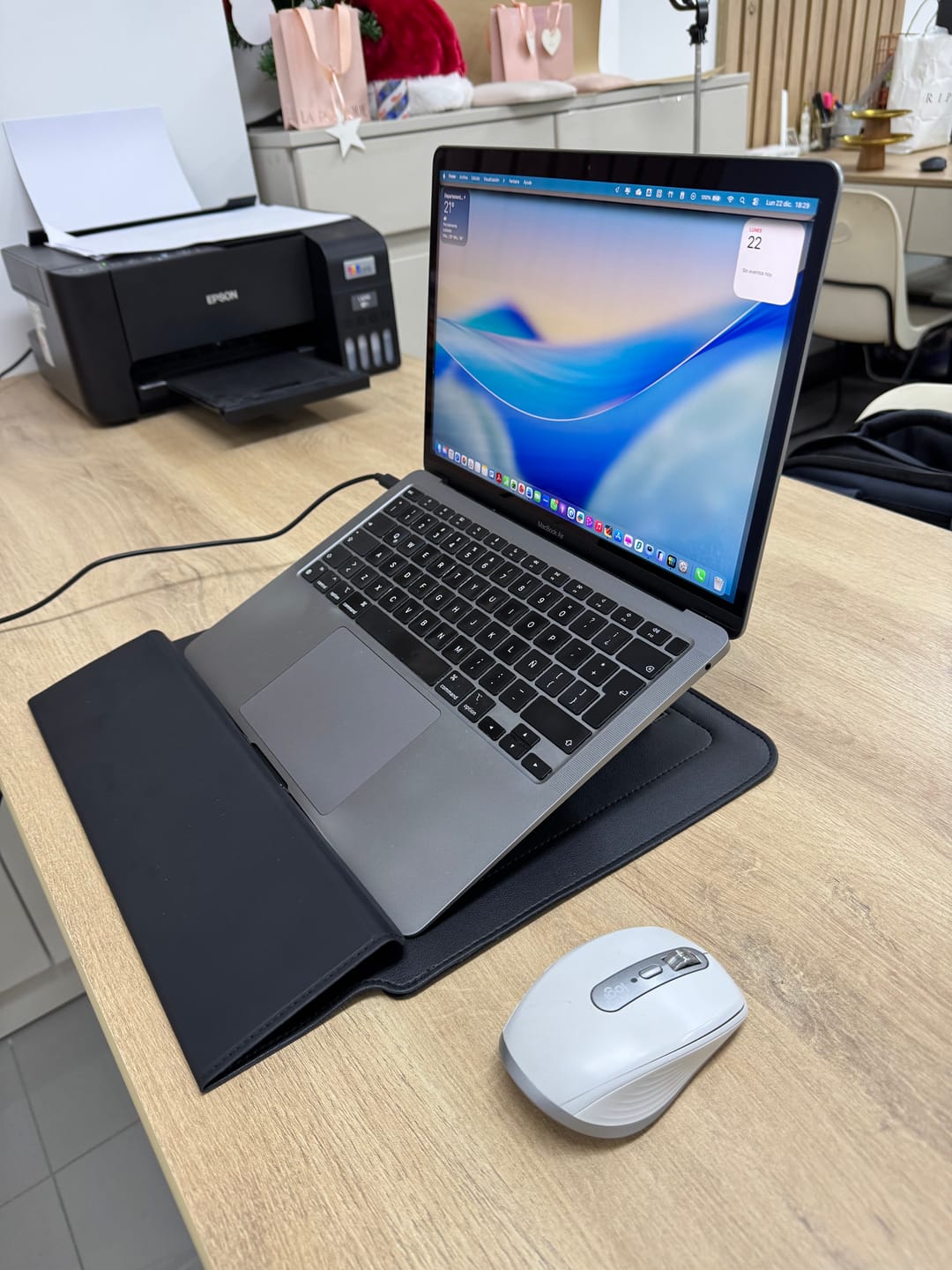 Customer photo review of Funda Notebook Smart Case