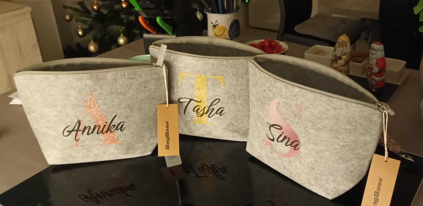 Customer photo review of Initiale - Individuelle Kosmetiktasche Filz