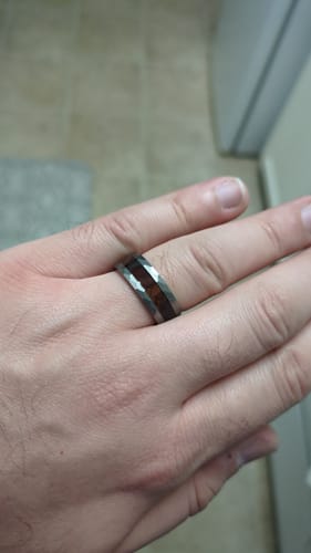 Reviewer wearing The Zeus ring, showing the hammered tungsten band and wood inlay.