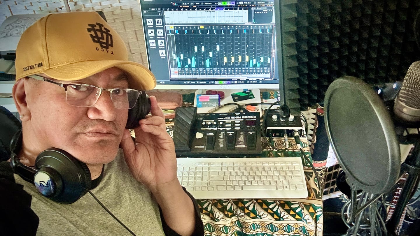 Customer photo review of LVCO "Vegas Gold" A-Frame Snapback