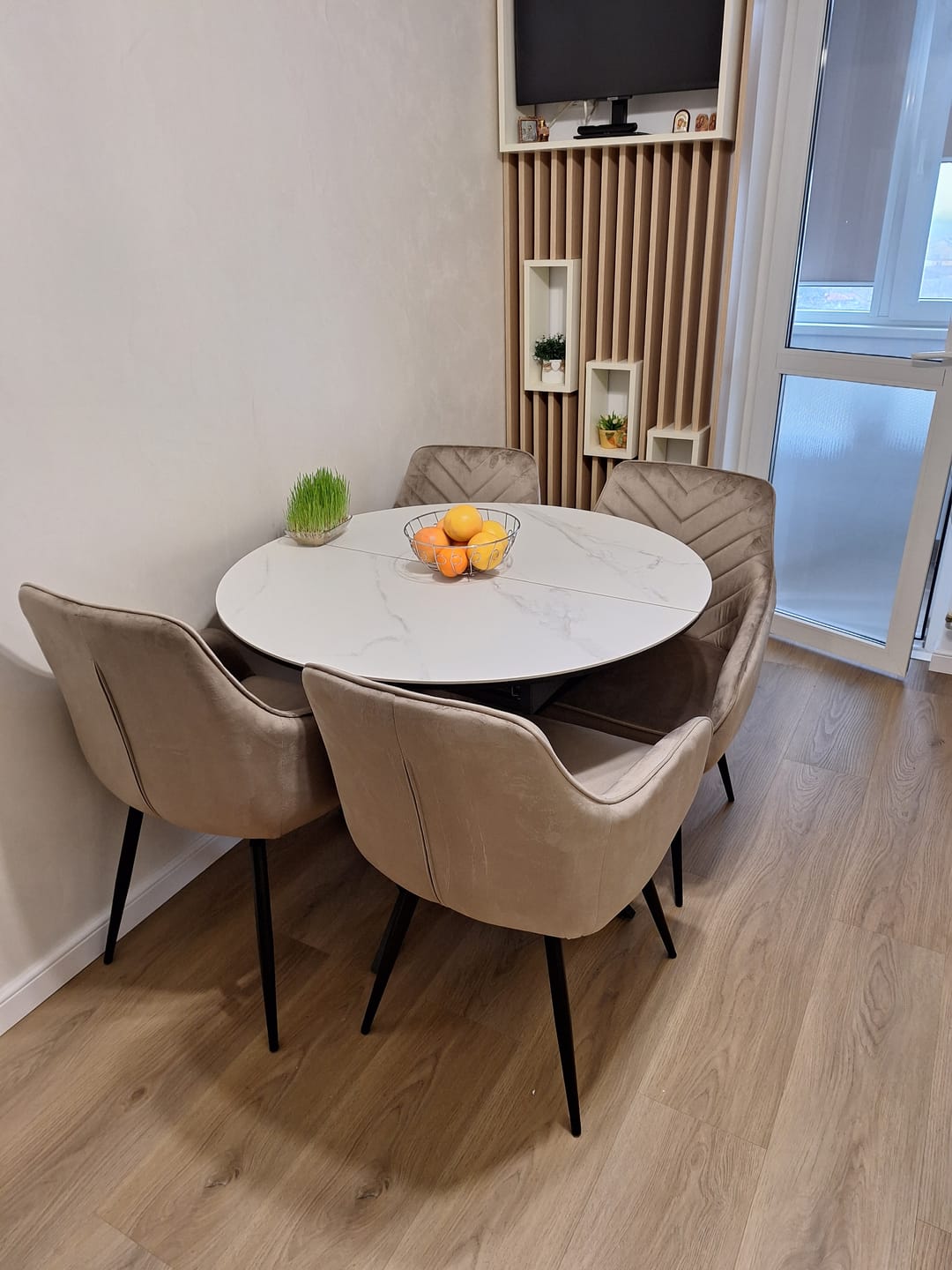 Customer photo review of Scaun SERVIO, bej inchis - Bluvel 40, stofa catifelata/metal, 55x58x88 cm