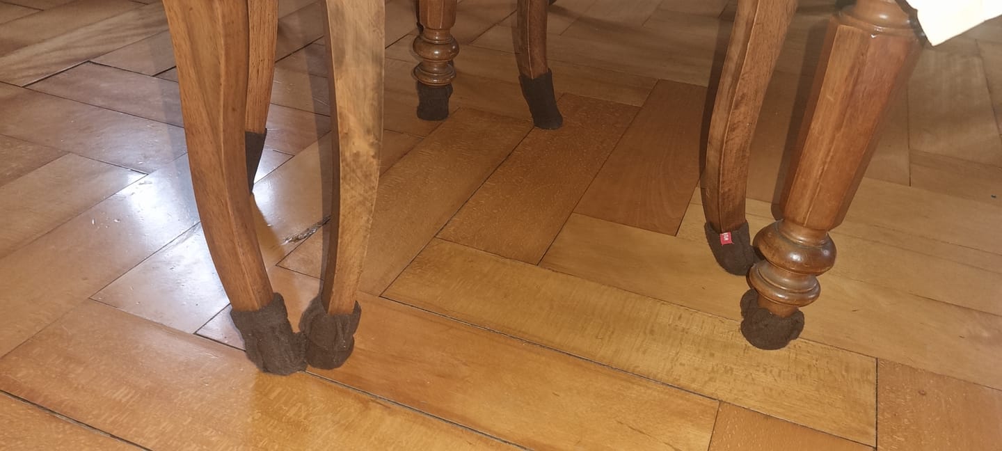 Customer photo review of Stuhlsocken Braun 4er Set