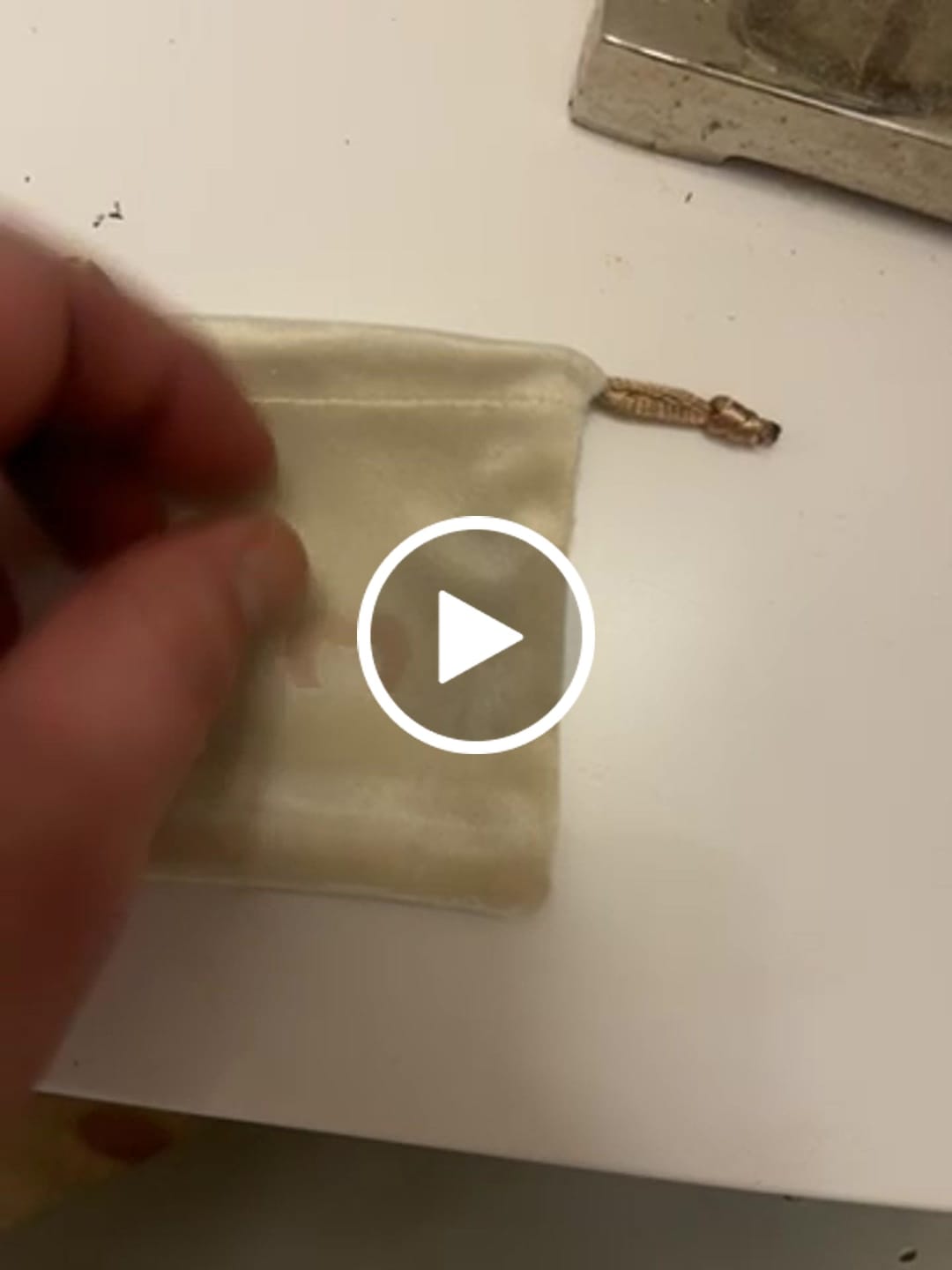 Customer video review of Bolsita Regalo Sweet Beige