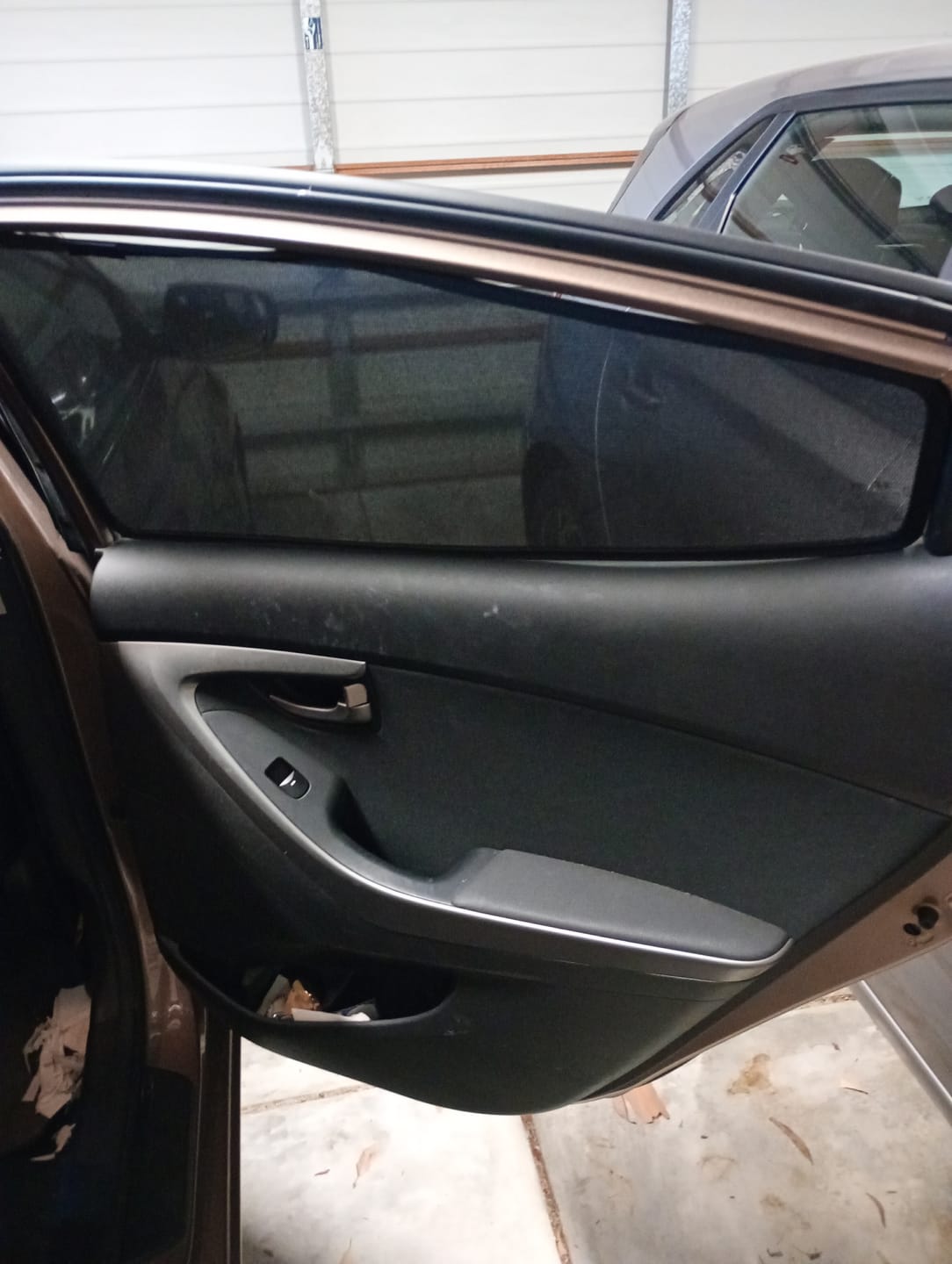 Customer photo review of Hyundai Elantra Rear Window Shades