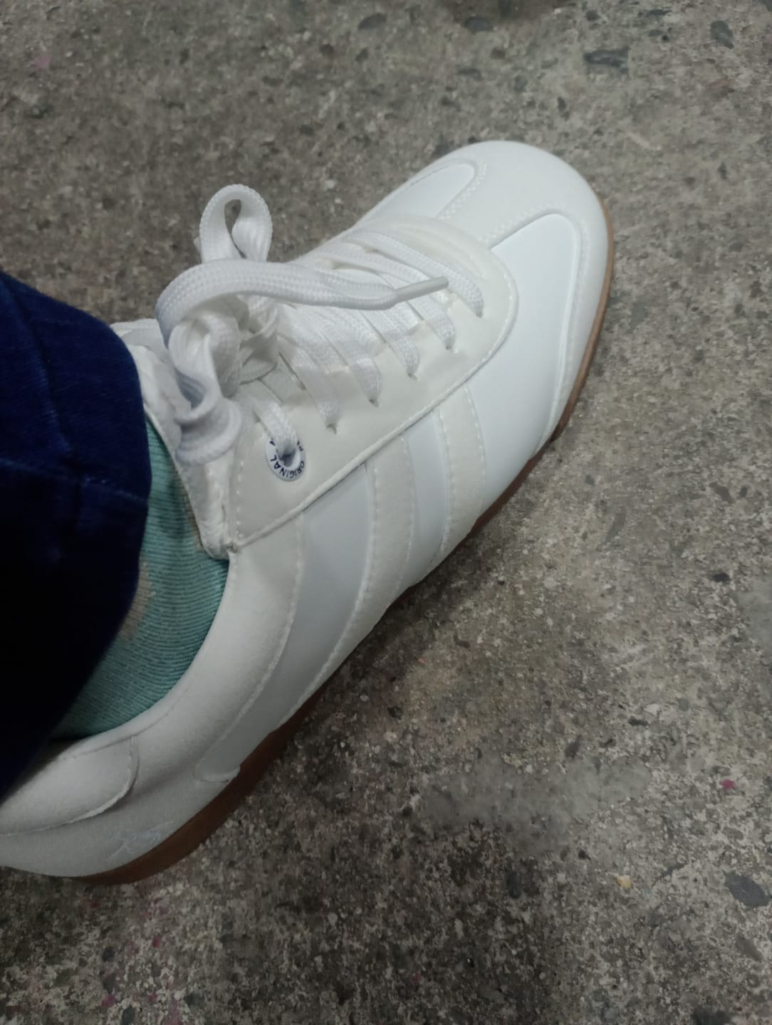 Customer photo review of Tenis Style Violet Blanco