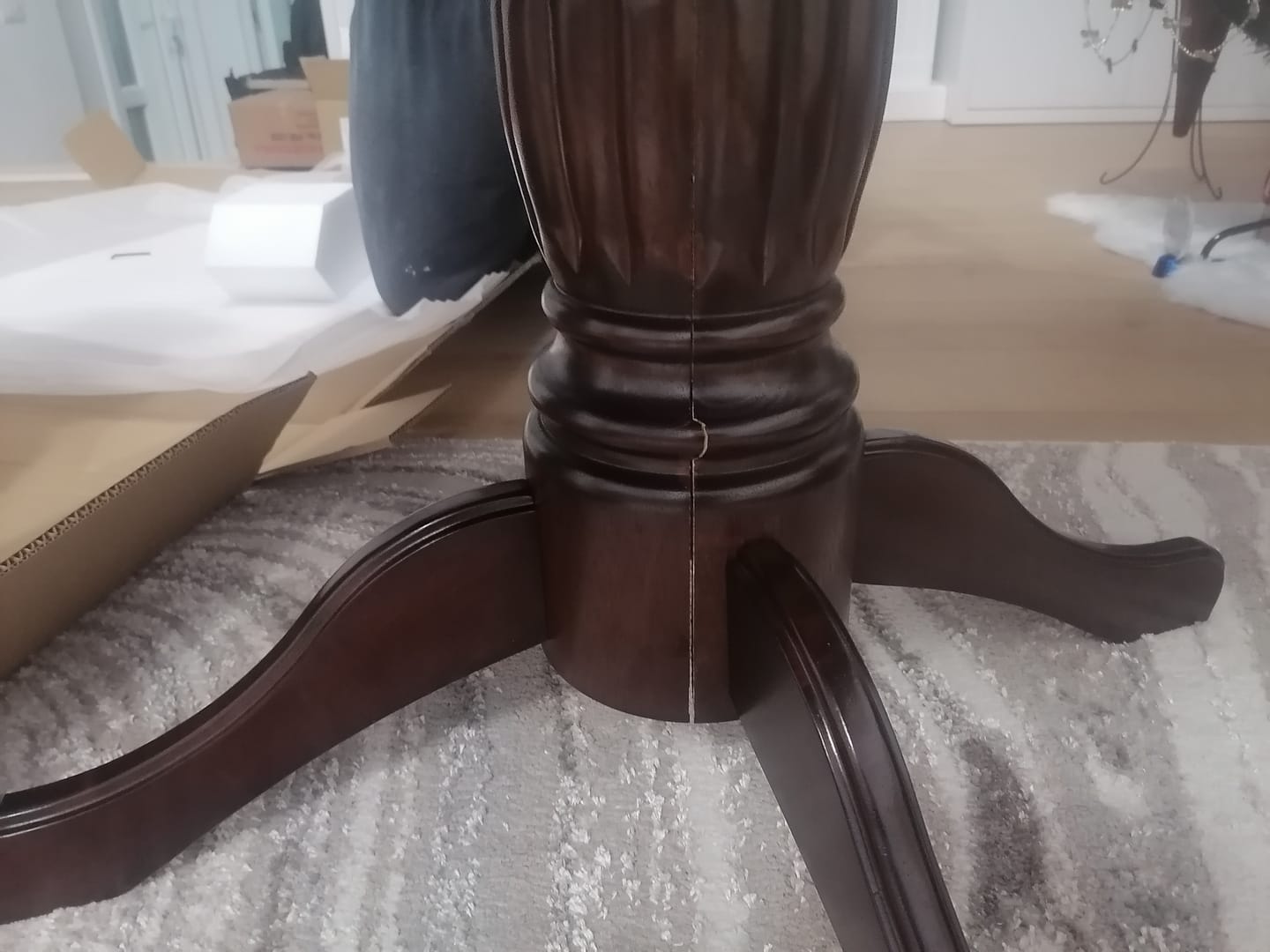 Customer photo review of Masa extensibila din lemn Margo, nuc inchis, 90/125X90X75