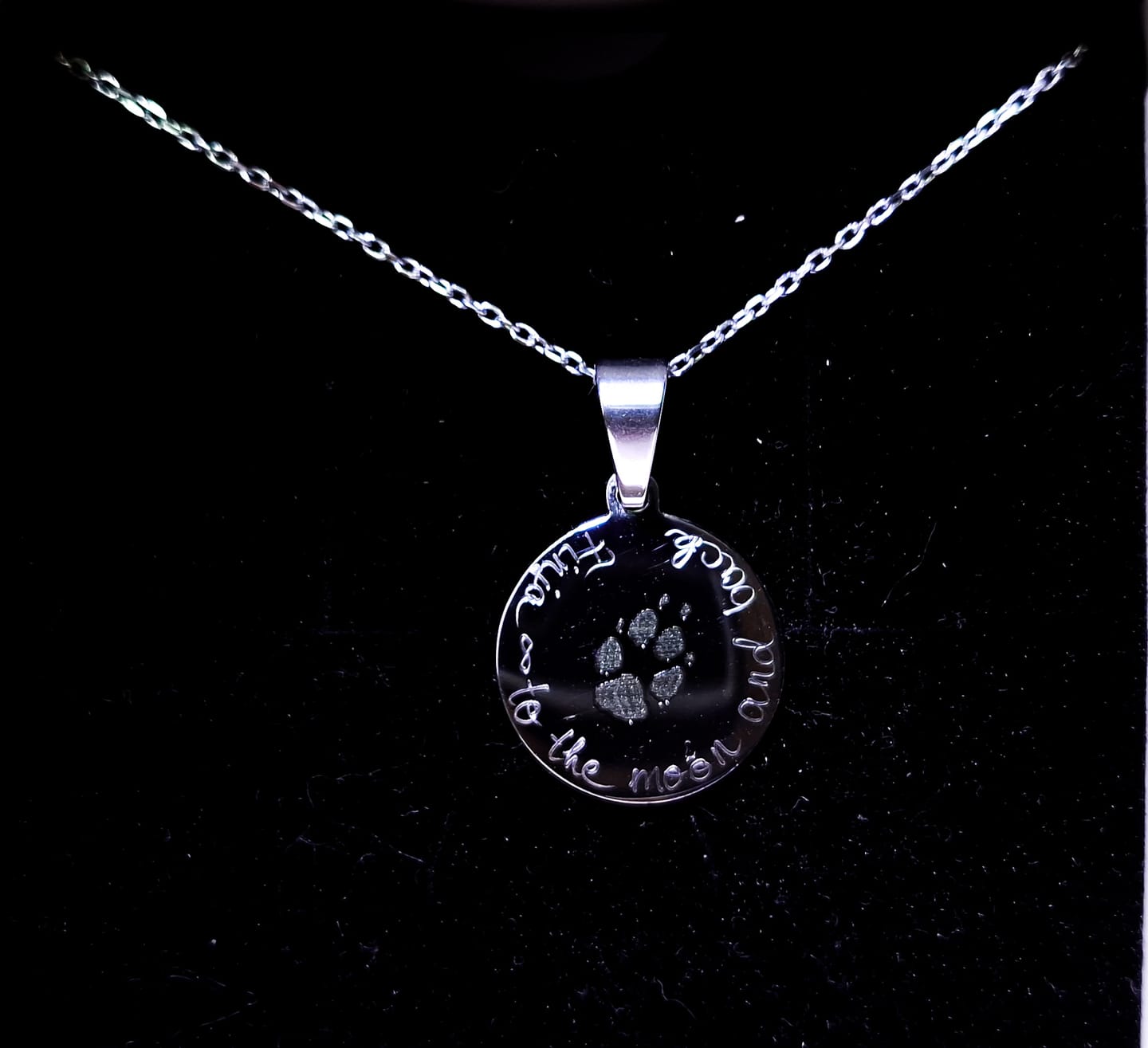 Customer photo review of Halskette mit Pfotenabdruck und Gravur