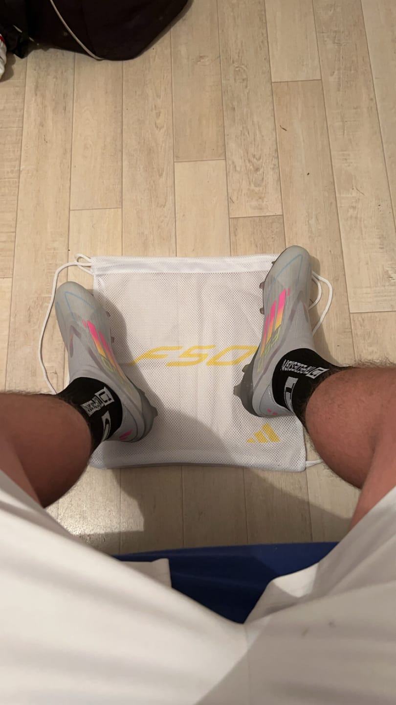 Customer photo review of F50 Elite Laceless FG Gris/Rose/Jaune