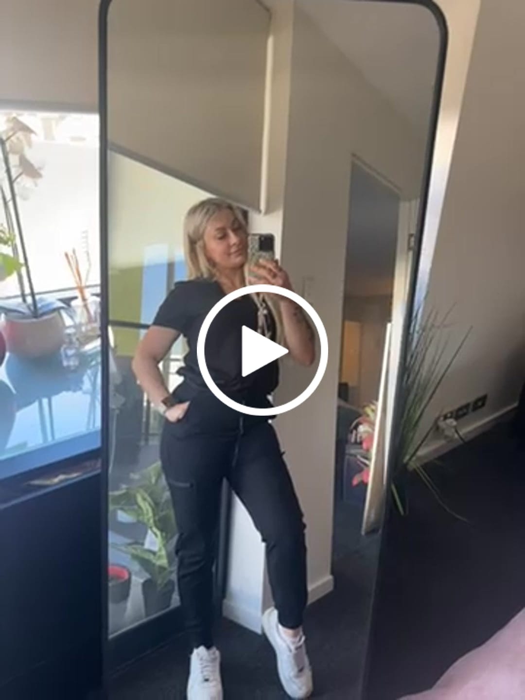 Customer video review of ELIZABETH Two Pocket Scrub Top (Original SLTECH™ fabric) - Black