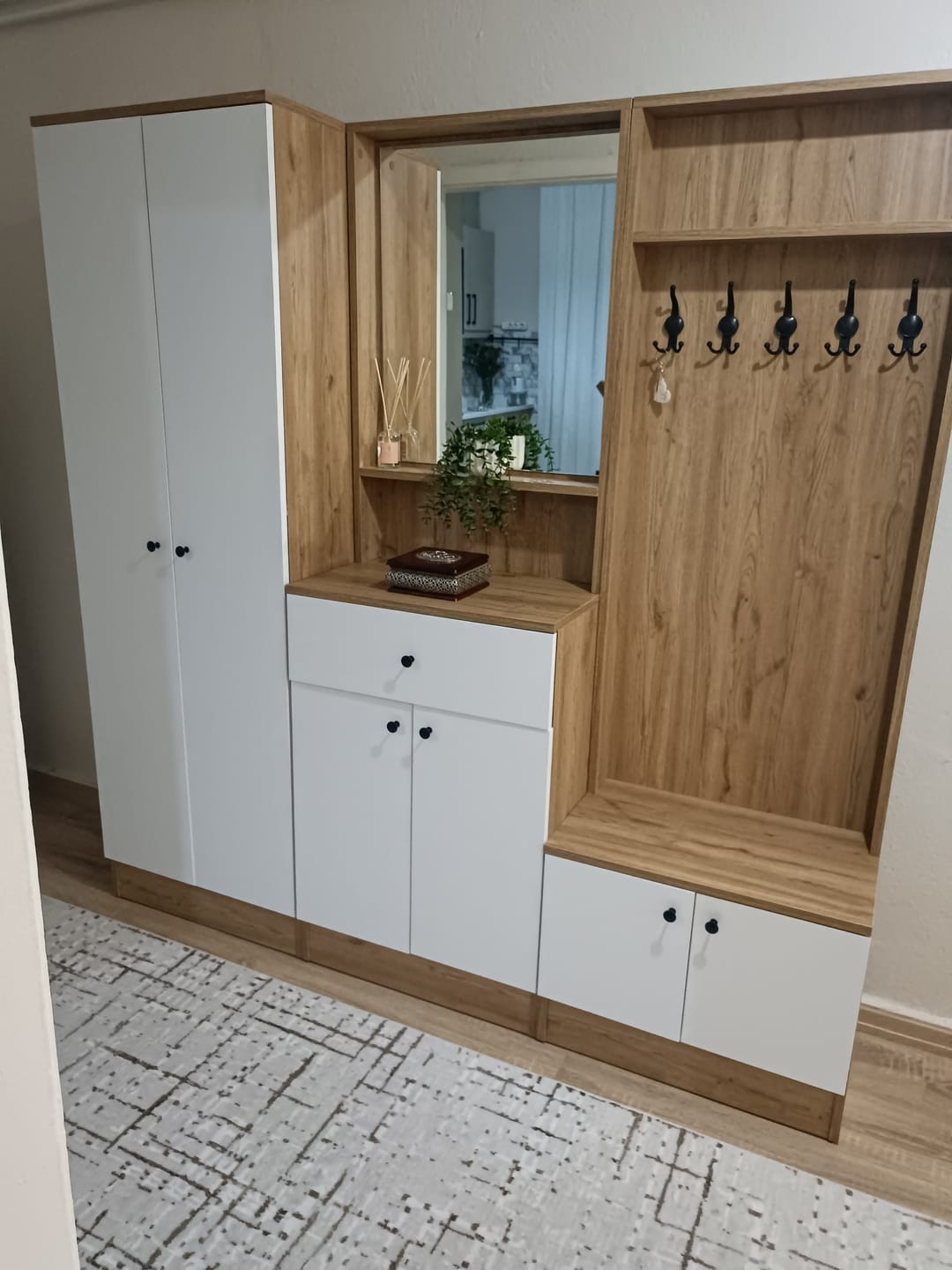 Customer photo review of Rani P6 Modern Çekmeceli Aynalı Raflı Portmanto Ayakkabılık Vestiyer Sepet Ceviz - Beyaz M2