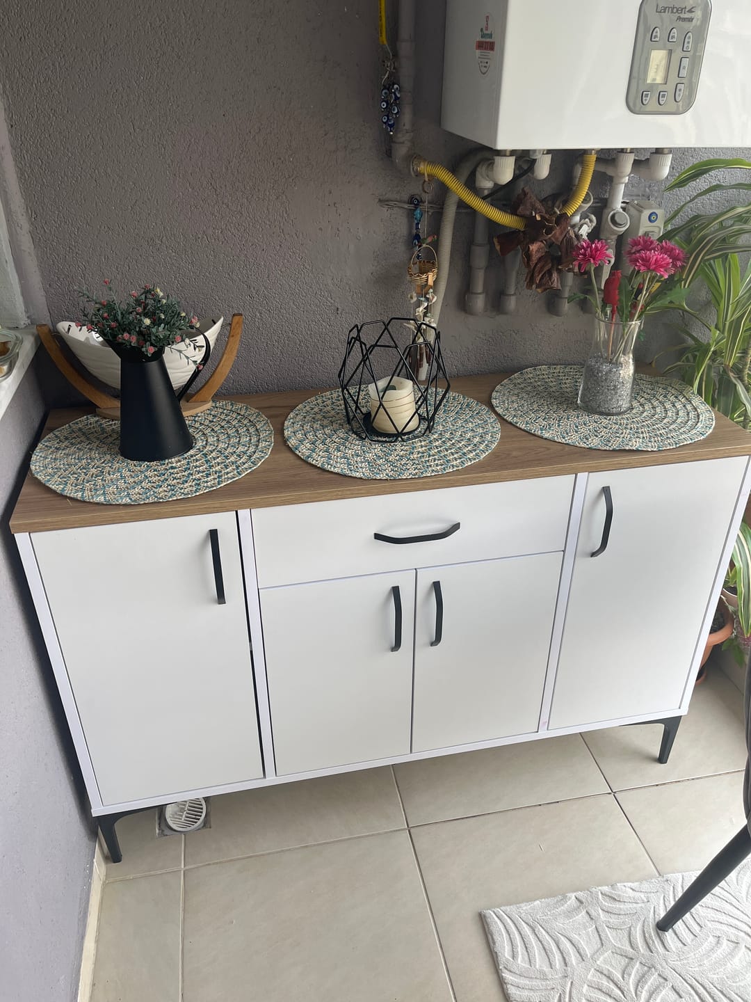 Customer photo review of Rani JE136 Kahve Köşesi Çok Amaçlı Dolap 4 Kapaklı 1 Çekmeceli Kiler Mutfak Dolabı Beyaz - Sepet Ceviz