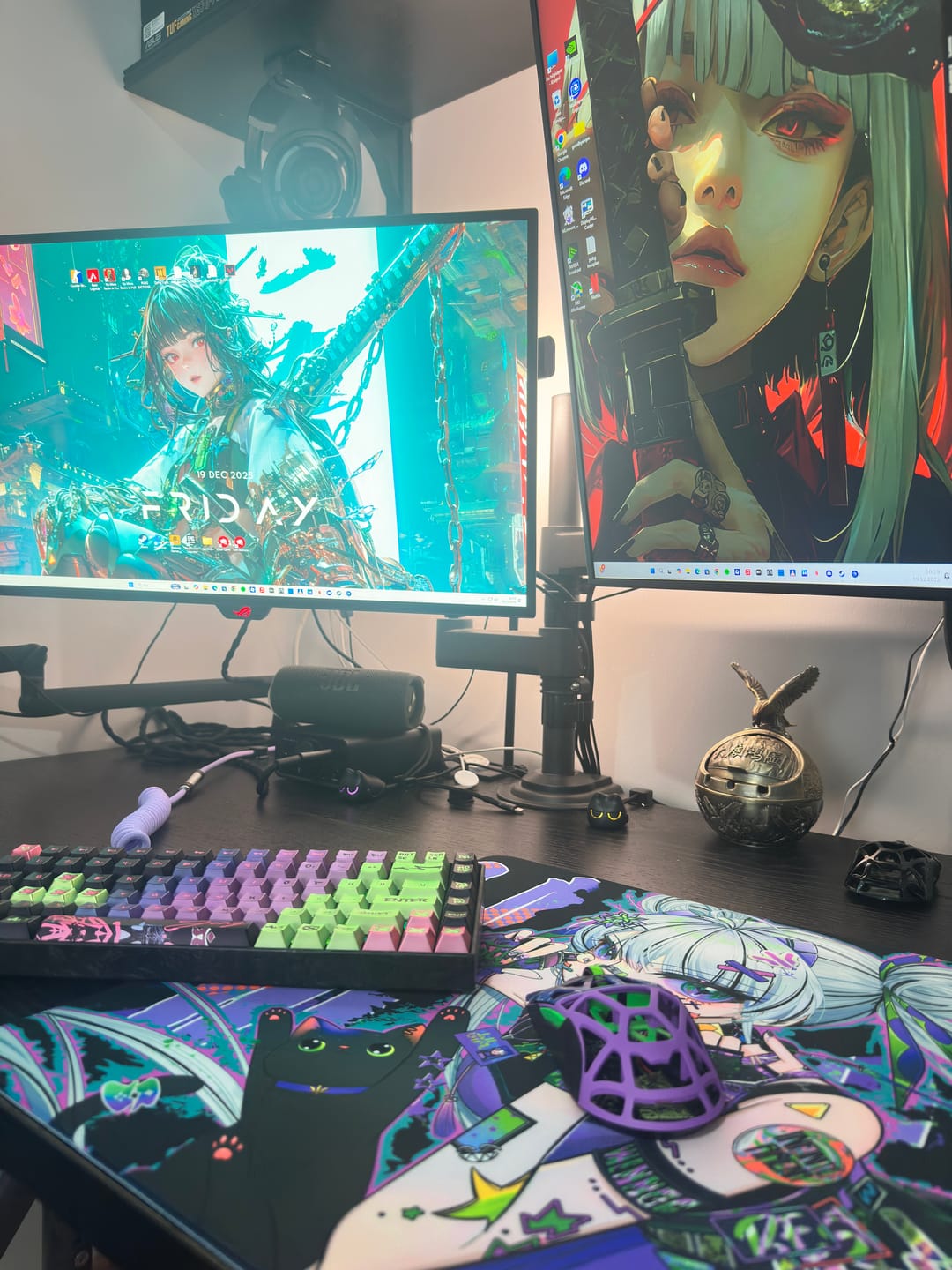 Customer photo review of WLMouse Cyber Grafitti Poron Mousepad