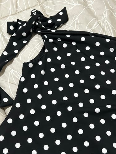 Customer photo review of VESTIDO ISABELLA LUNARES NEGRO