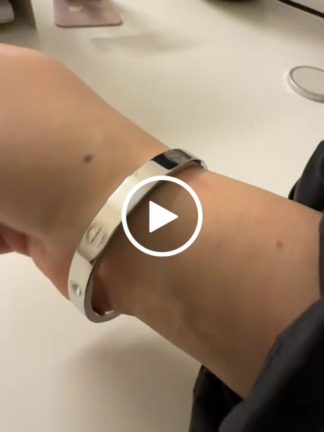 Customer video review of Bracciale Rigido con Zirconi – Oro Giallo, Oro Rosa o Oro Bianco