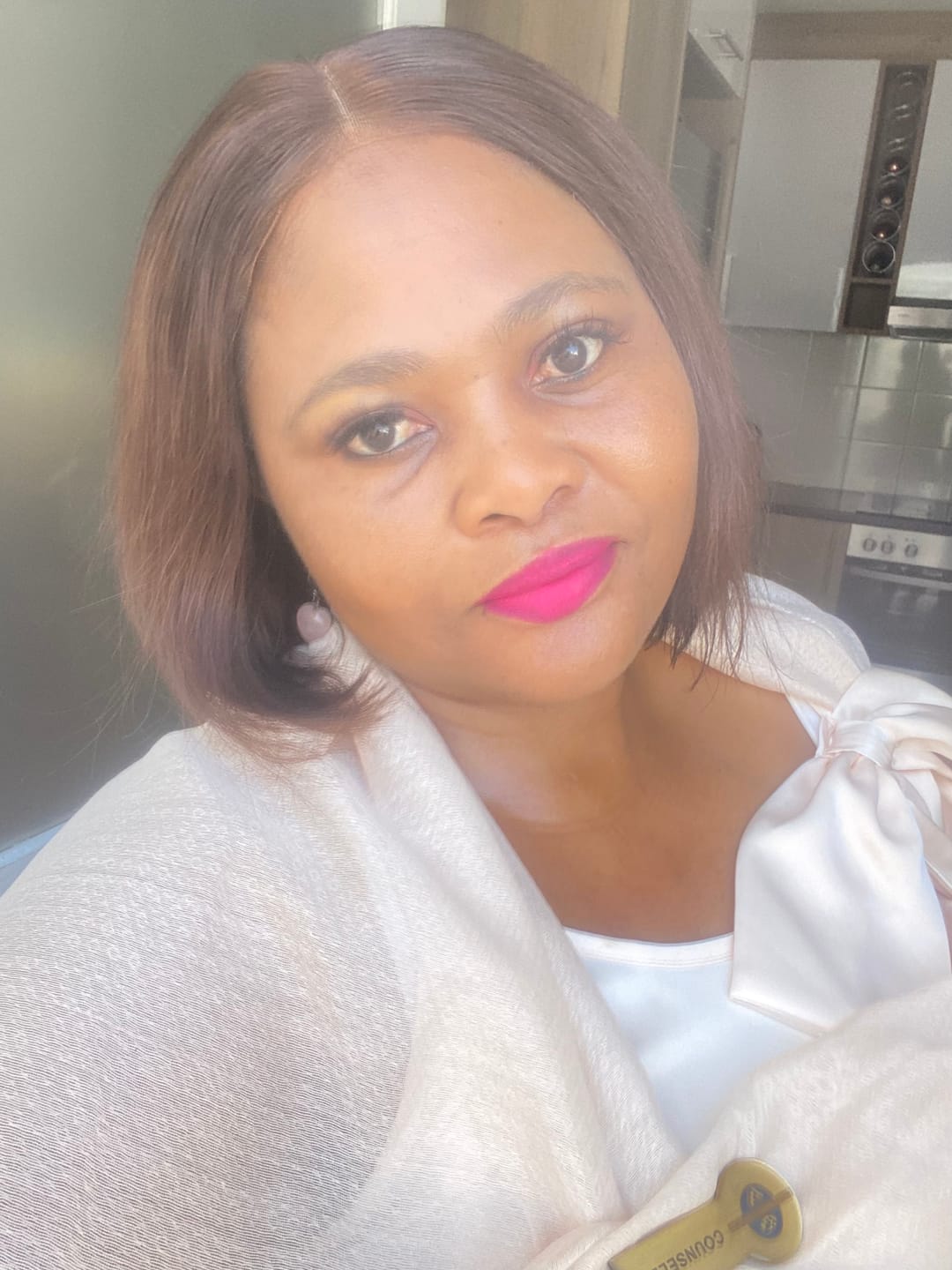 Customer photo review of Double Drawn Chocolate Brown Glue-less 5 X 5 lace Bob Wigs