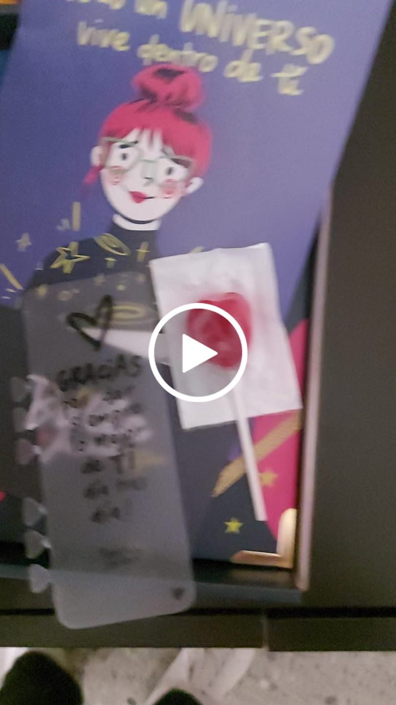 Customer video review of Ilustración A5 de Regalo